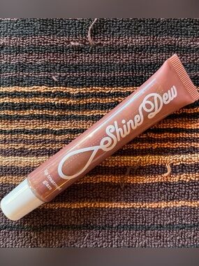 AOA Studio Shine Dew Lip Treatment Glaze Biscuit
